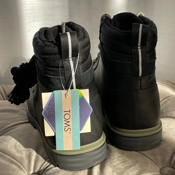 TOMS Boots - Picture 4 of 11